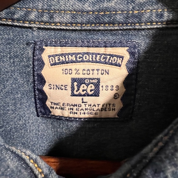 Lee - Picture 2 of 3